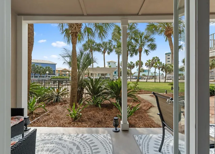 Grand Caribbean East Poolside Palms *