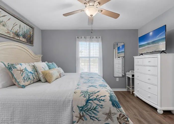 Grand Caribbean East Poolside Palms * Pensacola