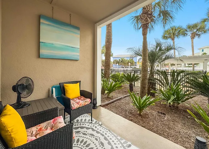 Grand Caribbean East Poolside Palms *