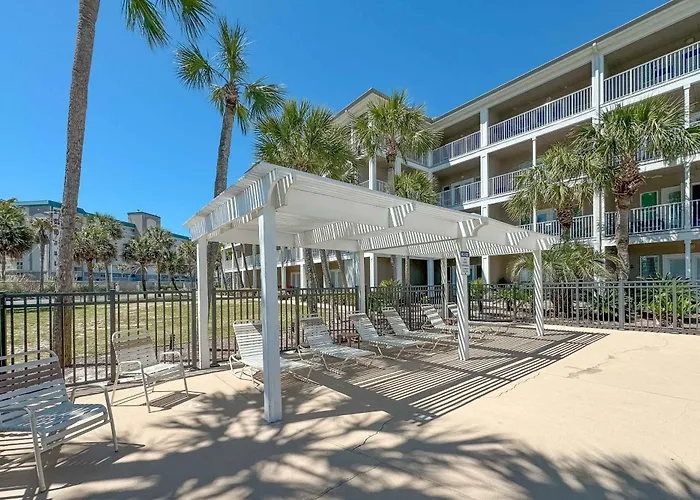 Grand Caribbean East Poolside Palms *